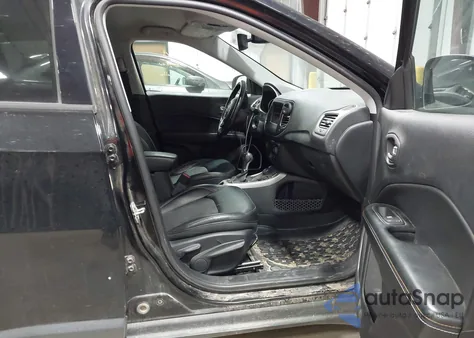 2018 Jeep Compass Latitude 4X4 from USA, damaged, VIN 3C4NJDBB4JT431678